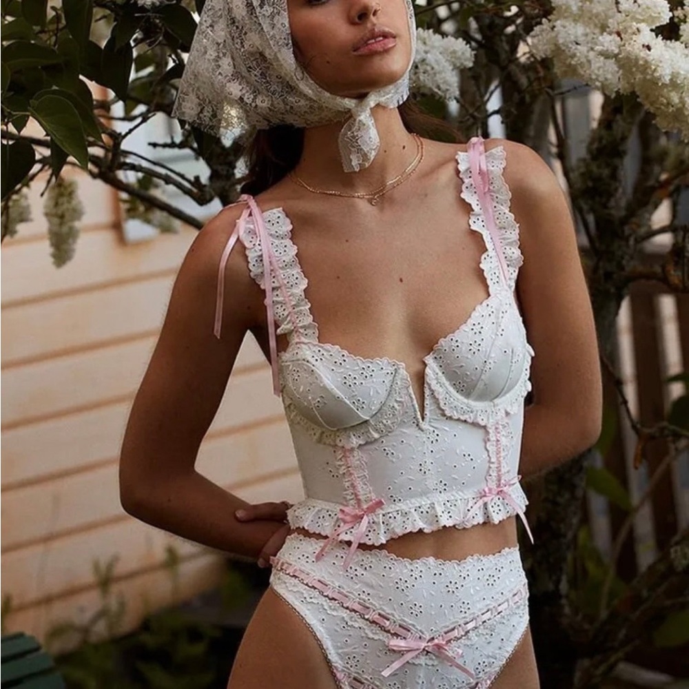 FOR LOVE AND LEMONS SWIRL EYELET BUSTIER TOP WHITE PINK SIZE 34A NWT coquette